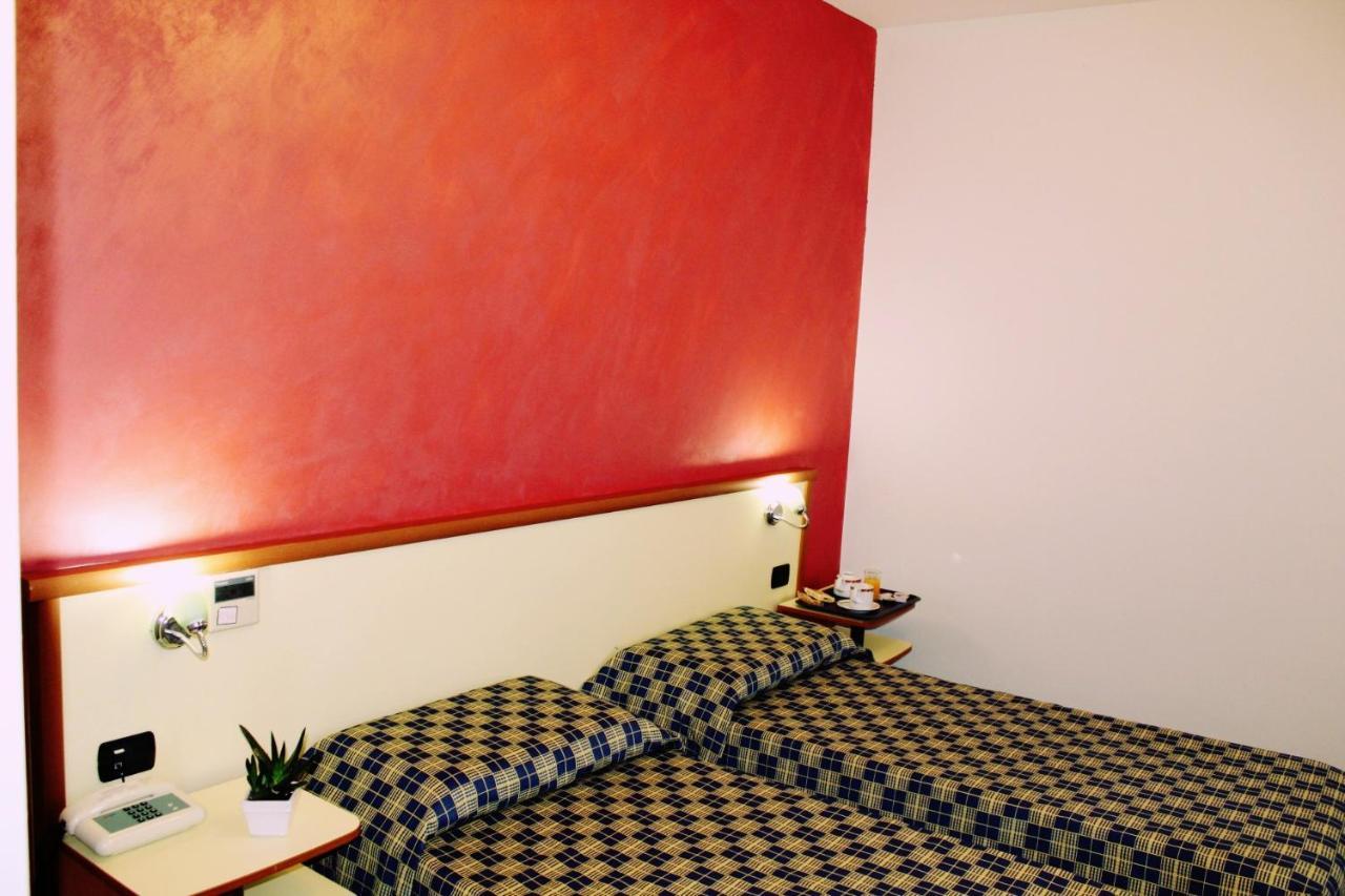 ריברה Hotel Miravalle מראה חיצוני תמונה
