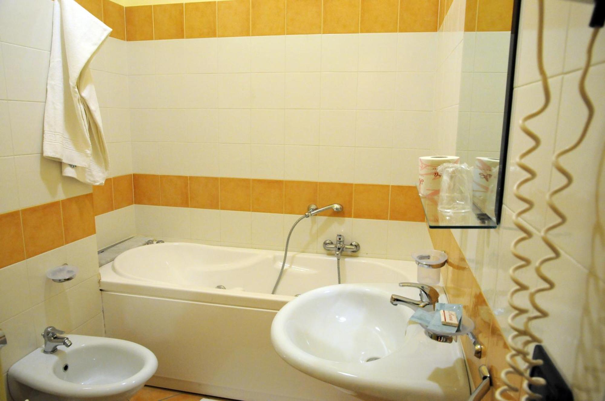 ריברה Hotel Miravalle מראה חיצוני תמונה